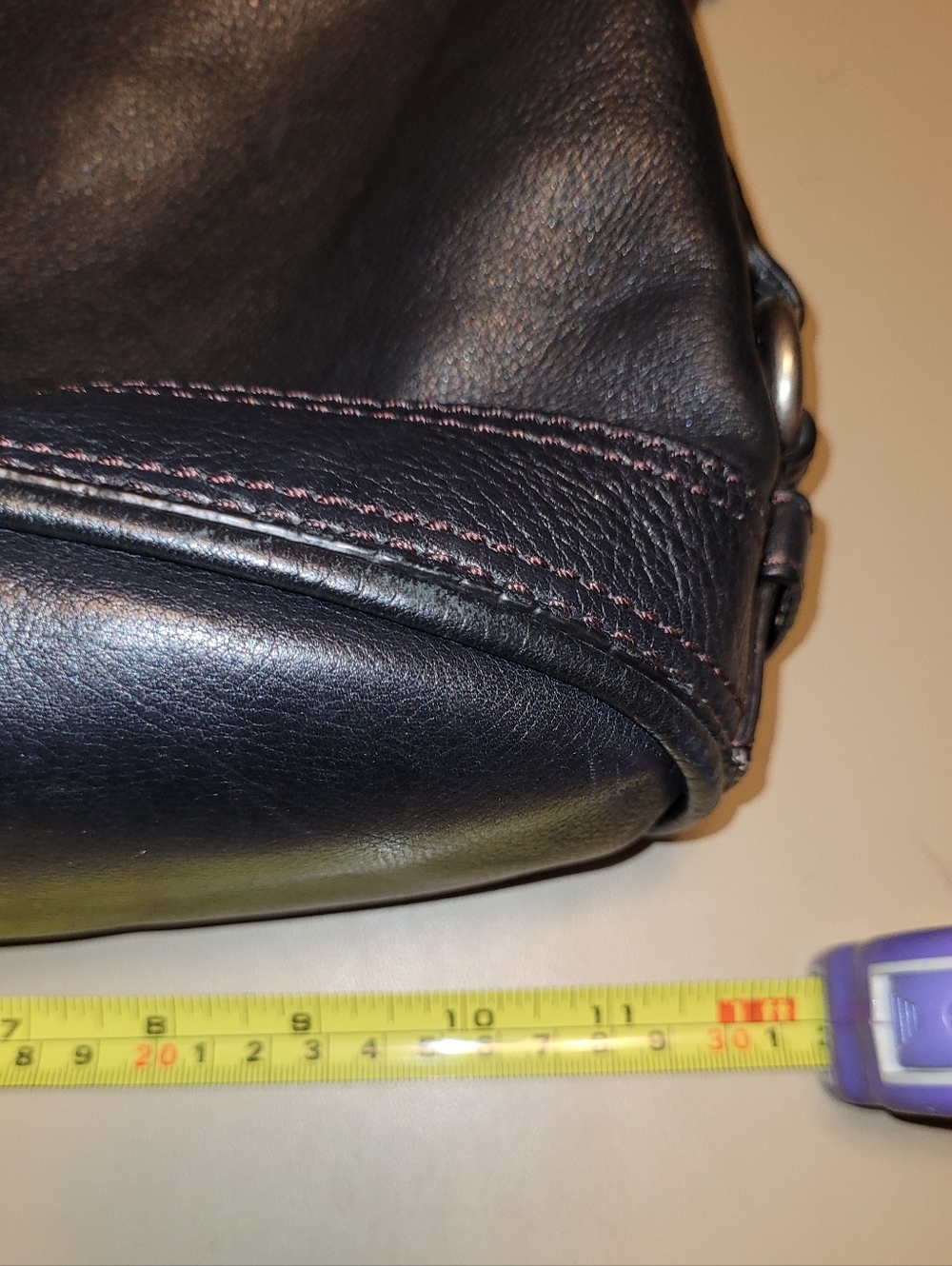 Fossil Maddox Black Leather Bucket style Purse. - Picture 11 of 16